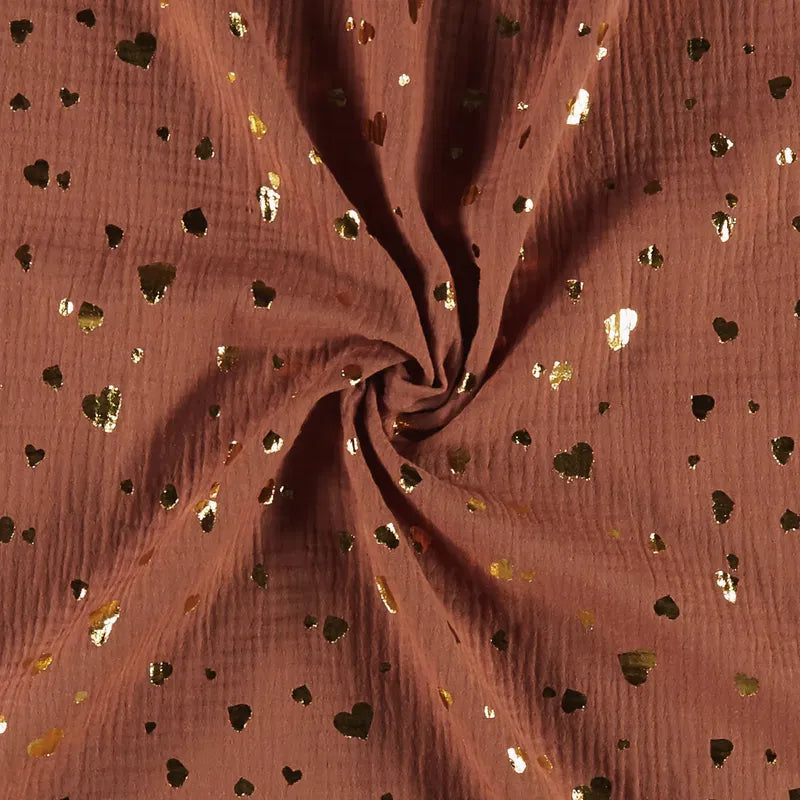 Wickelkleid aus Musselinstoff mit goldener Beschichtung