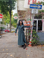 Langer Wollmantel aus Schurwolle in Tiefgrün meliert