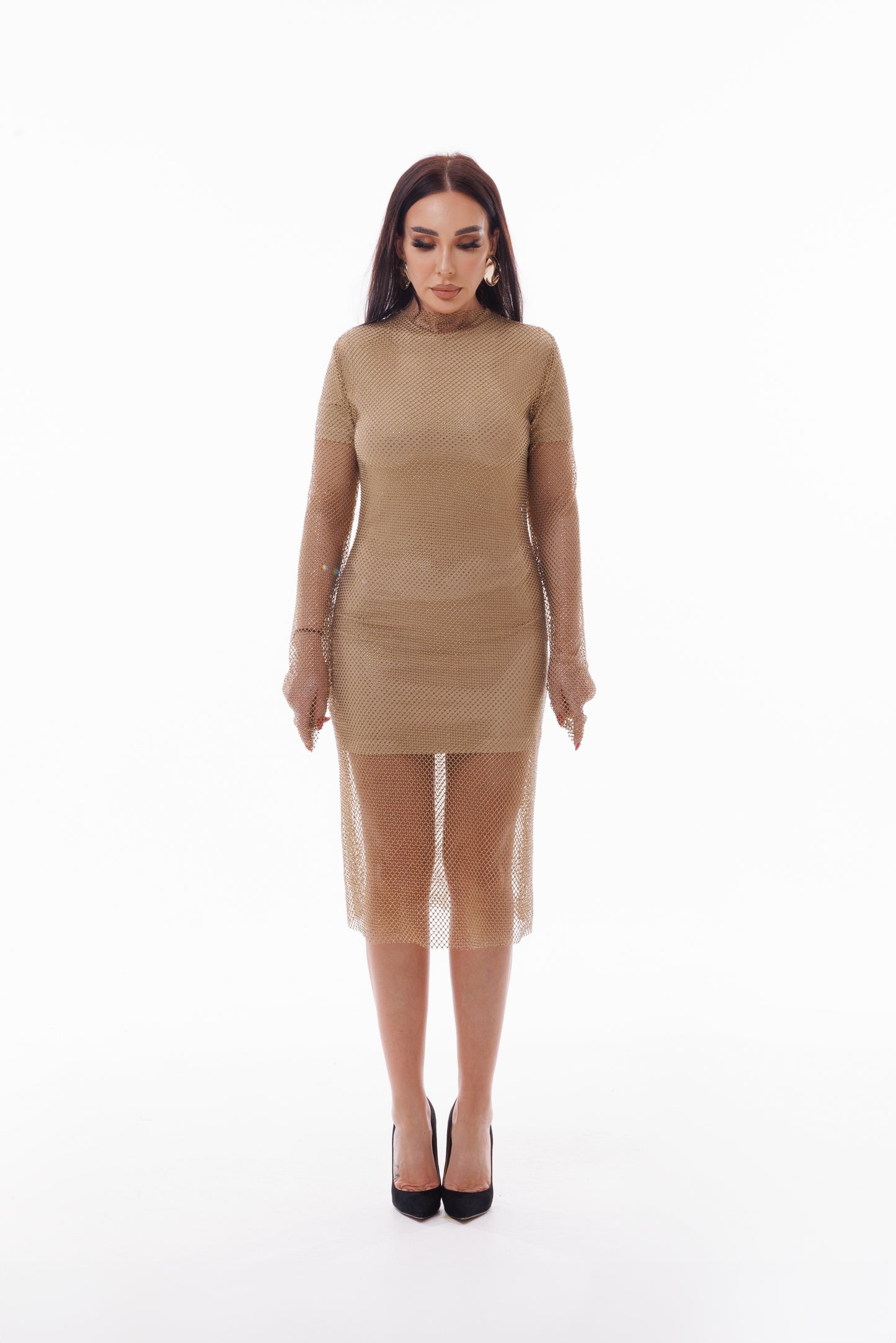 Netzkleid mit Strasssteinen in Beige